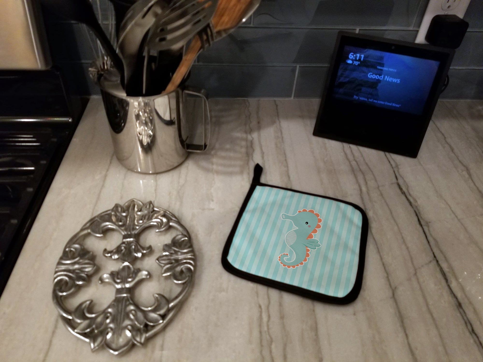 Seahorse Pot Holder Set of 2 Heat Resistant Quilted Hot Pads 7.5 x 7.5 Inch, Insulated Kitchen Trivets for Cooking & Baking