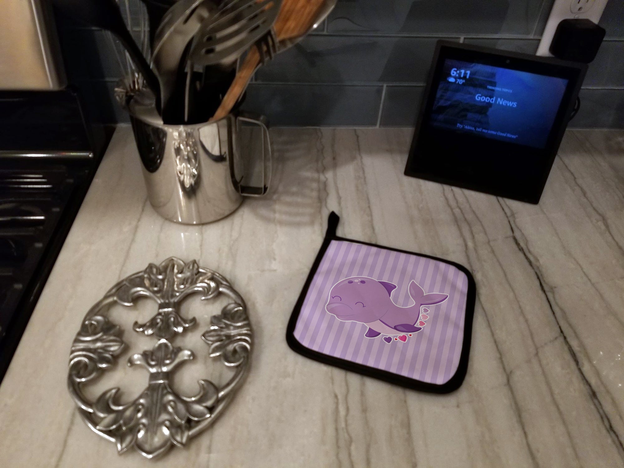 Purple Dolphin Pot Holder Set of 2 Heat Resistant Quilted Hot Pads 7.5 x 7.5 Inch, Insulated Kitchen Trivets for Cooking & Baking