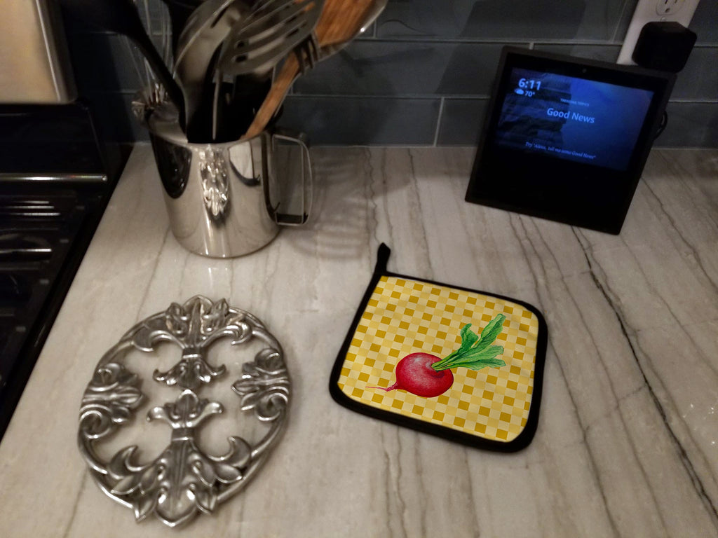 Radish on Basketweave Pot Holder Set of 2 Heat Resistant Quilted Hot Pads 7.5 x 7.5 Inch, Insulated Kitchen Trivets for Cooking & Baking