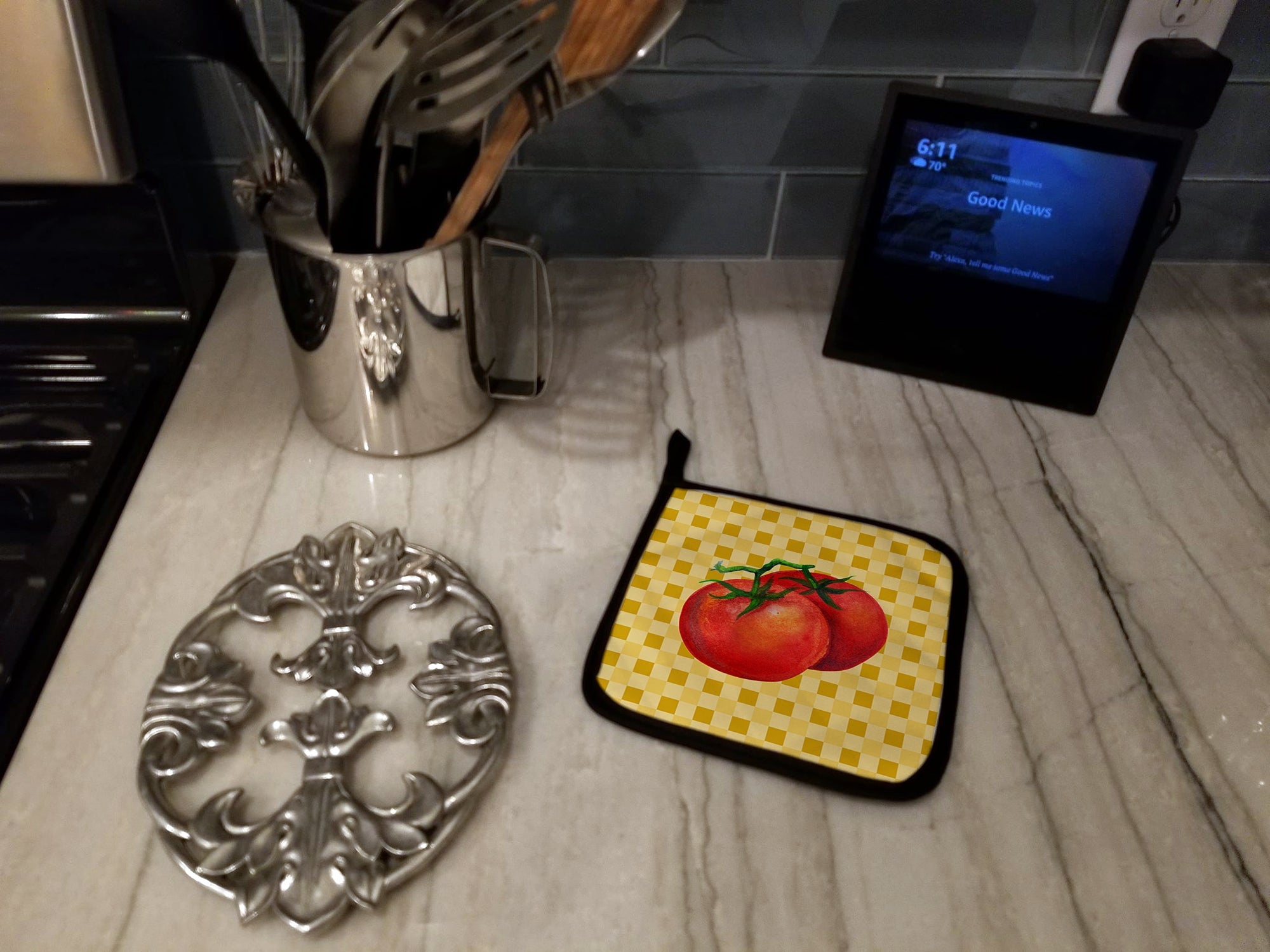 Tomato on Basketweave Pot Holder Set of 2 Heat Resistant Quilted Hot Pads 7.5 x 7.5 Inch, Insulated Kitchen Trivets for Cooking & Baking