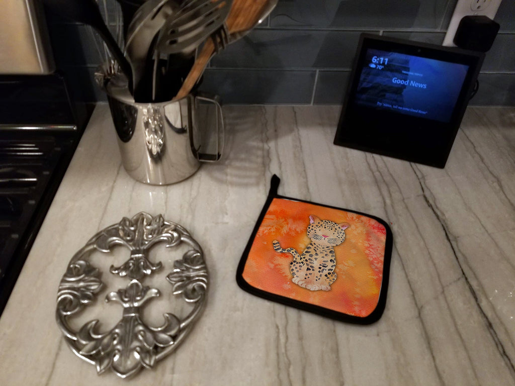 Leopard Watercolor Pot Holder Set of 2 Heat Resistant Quilted Hot Pads 7.5 x 7.5 Inch, Insulated Kitchen Trivets for Cooking & Baking