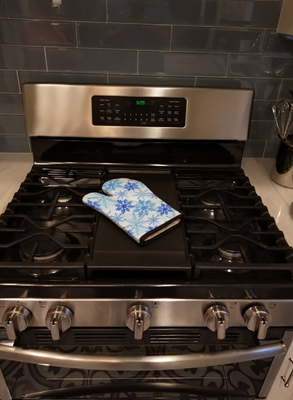 Blue Snowflakes Watercolor Oven Mitt Heat Resistant Thick Oven Mitt for Hot Pans and Oven, Kitchen Mitt Protect Hands, Cooking Baking Glove