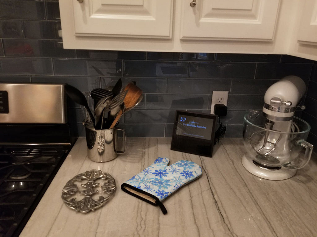 Blue Snowflakes Watercolor Oven Mitt Heat Resistant Thick Oven Mitt for Hot Pans and Oven, Kitchen Mitt Protect Hands, Cooking Baking Glove