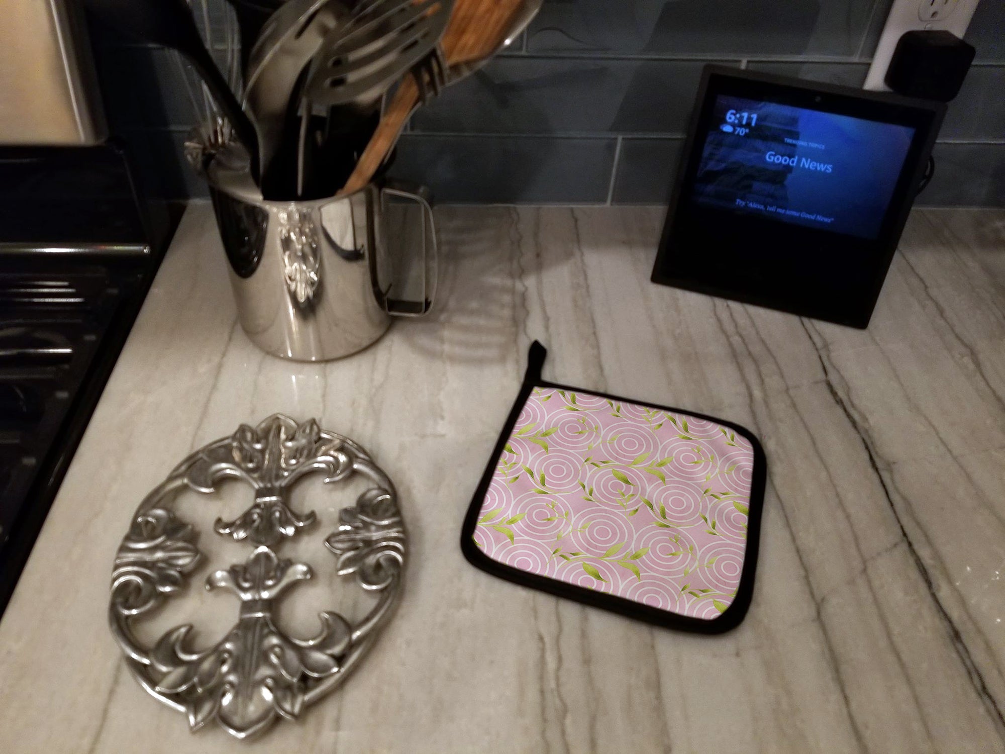 Gemoetric Circles on Pink Watercolor Pot Holder Set of 2 Heat Resistant Quilted Hot Pads 7.5 x 7.5 Inch, Insulated Kitchen Trivets for Cooking & Baking