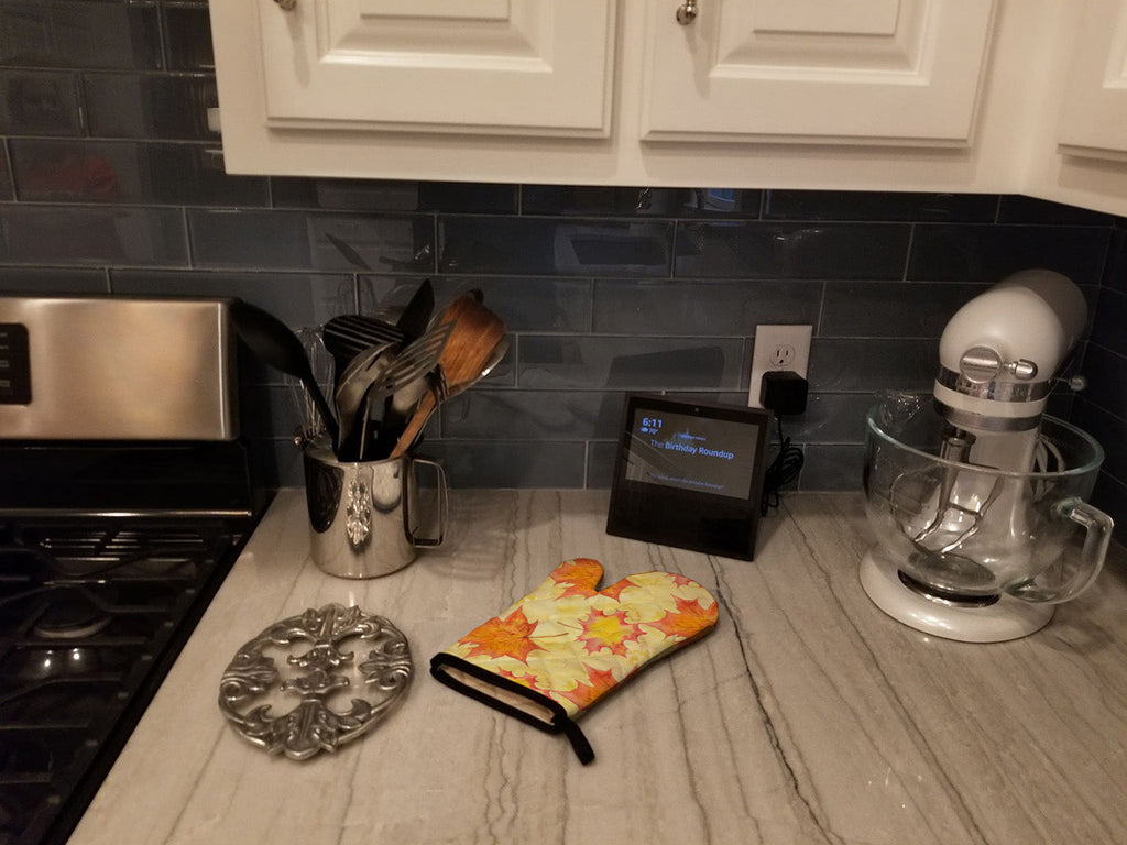 Fall Leaves Scattered Oven Mitt Heat Resistant Thick Oven Mitt for Hot Pans and Oven, Kitchen Mitt Protect Hands, Cooking Baking Glove