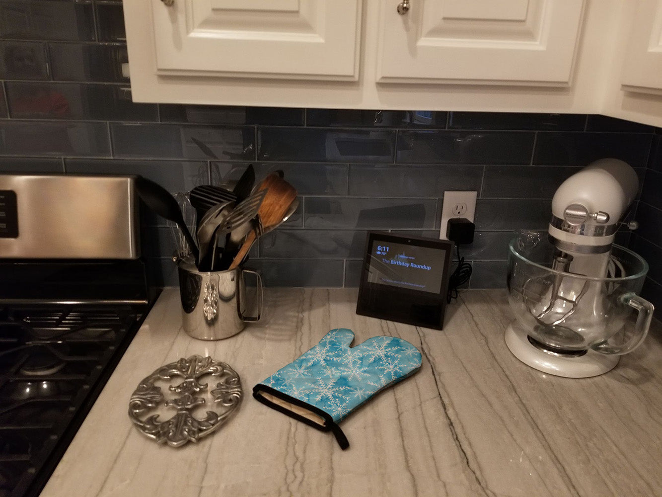 Watercolor Snowflake on Blue Oven Mitt Heat Resistant Thick Oven Mitt for Hot Pans and Oven, Kitchen Mitt Protect Hands, Cooking Baking Glove