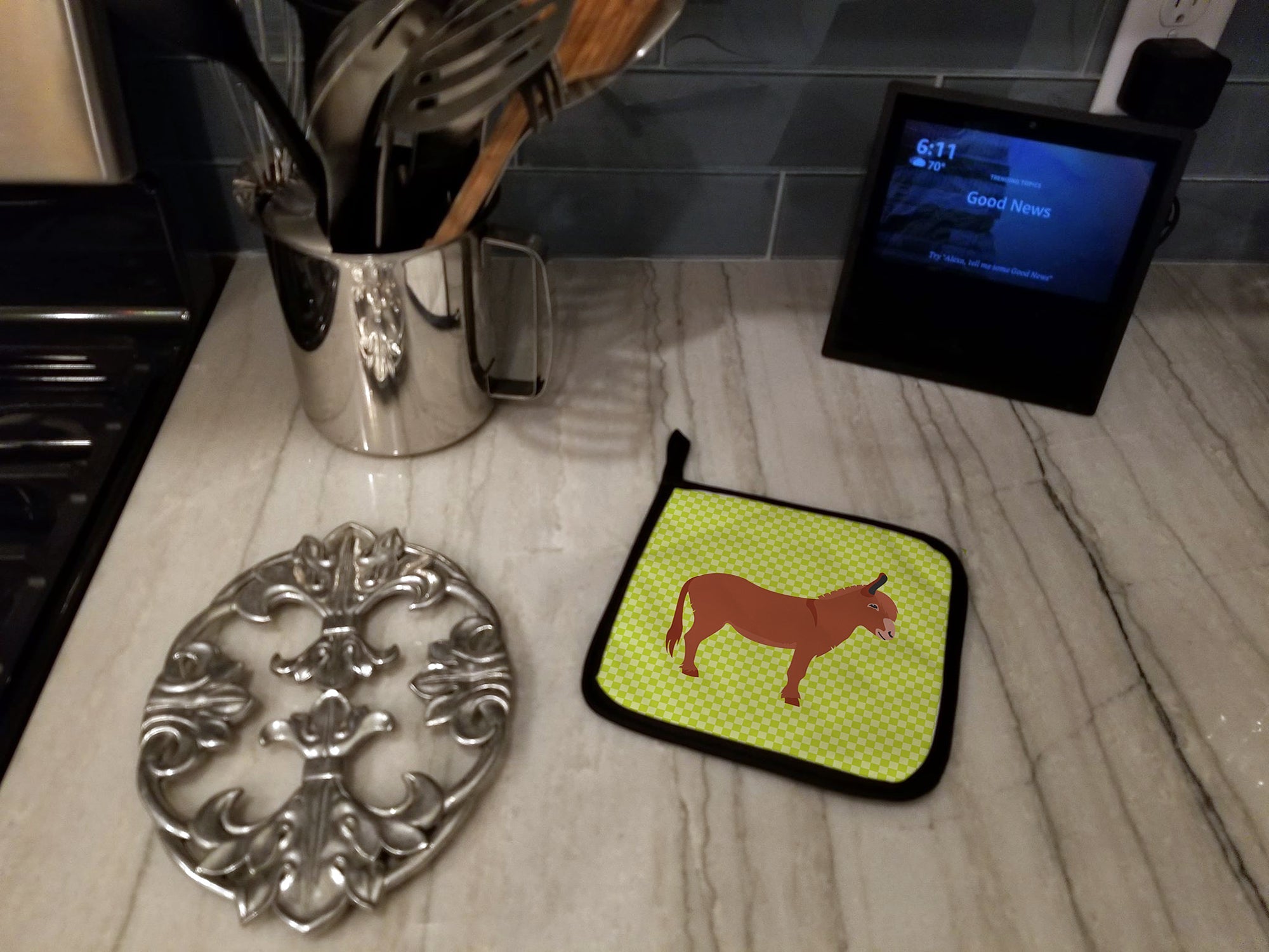 Irish Donkey Green Pot Holder Set of 2 Heat Resistant Quilted Hot Pads 7.5 x 7.5 Inch, Insulated Kitchen Trivets for Cooking & Baking
