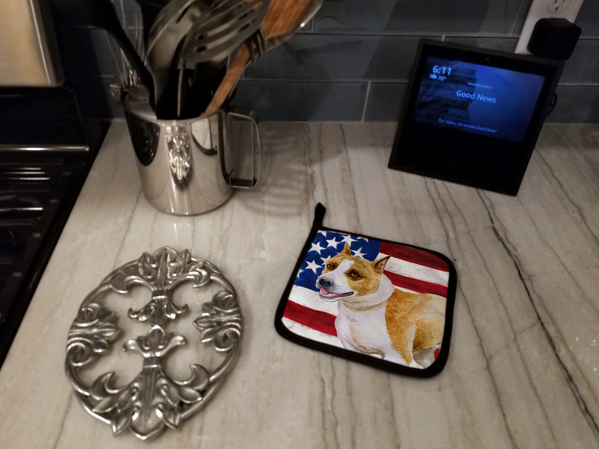 American Staffordshire Patriotic Pot Holder Set of 2 Heat Resistant Quilted Hot Pads 7.5 x 7.5 Inch, Insulated Kitchen Trivets for Cooking & Baking
