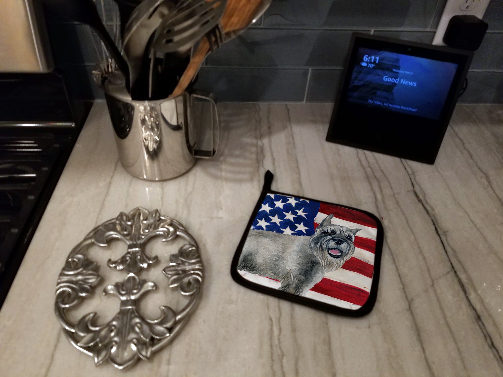 Schnauzer Patriotic Pot Holder Set of 2 Heat Resistant Quilted Hot Pads 7.5 x 7.5 Inch, Insulated Kitchen Trivets for Cooking & Baking