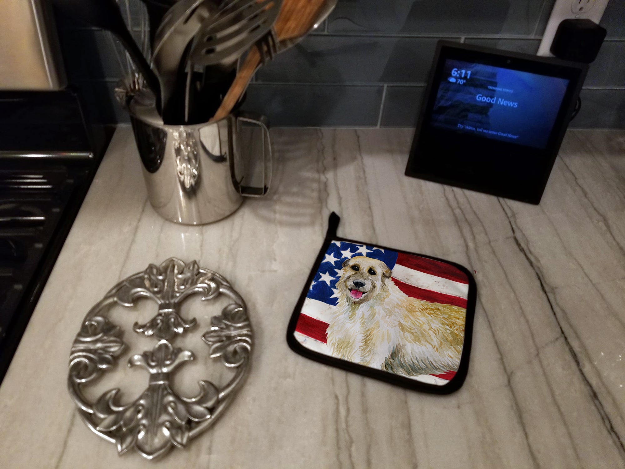 Irish Wolfhound Patriotic Pot Holder Set of 2 Heat Resistant Quilted Hot Pads 7.5 x 7.5 Inch, Insulated Kitchen Trivets for Cooking & Baking