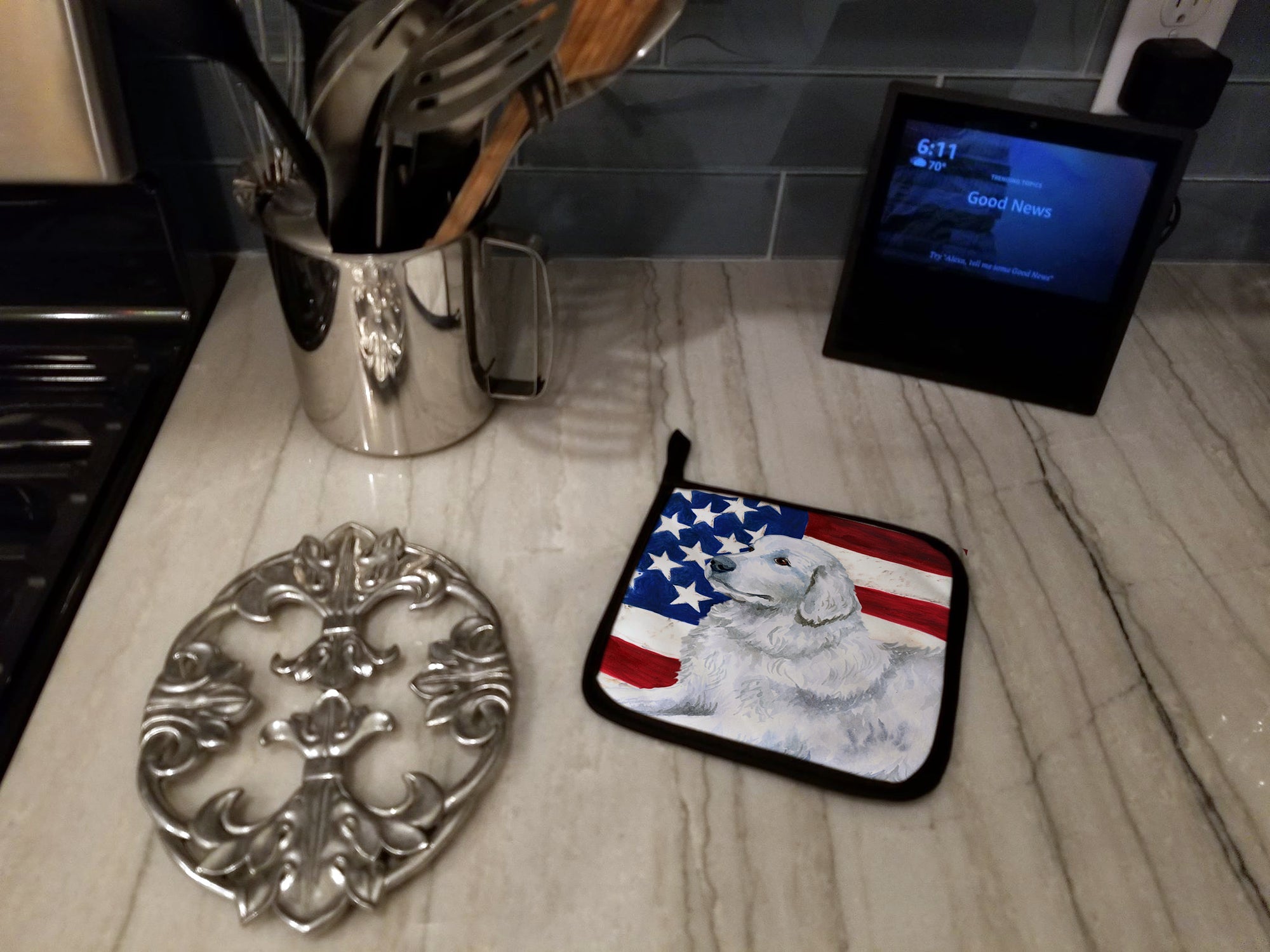 Maremma Sheepdog Patriotic Pot Holder Set of 2 Heat Resistant Quilted Hot Pads 7.5 x 7.5 Inch, Insulated Kitchen Trivets for Cooking & Baking
