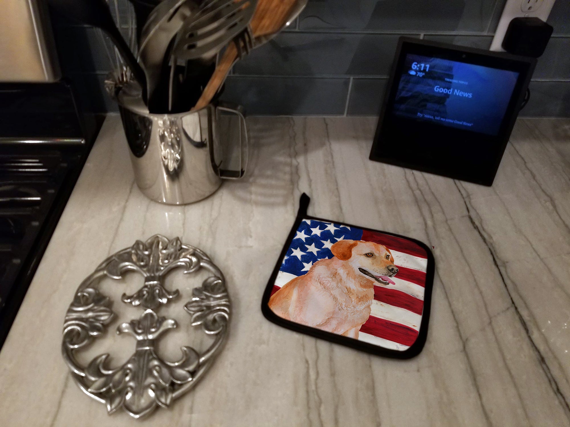 Labrador Retriever Patriotic Pot Holder Set of 2 Heat Resistant Quilted Hot Pads 7.5 x 7.5 Inch, Insulated Kitchen Trivets for Cooking & Baking