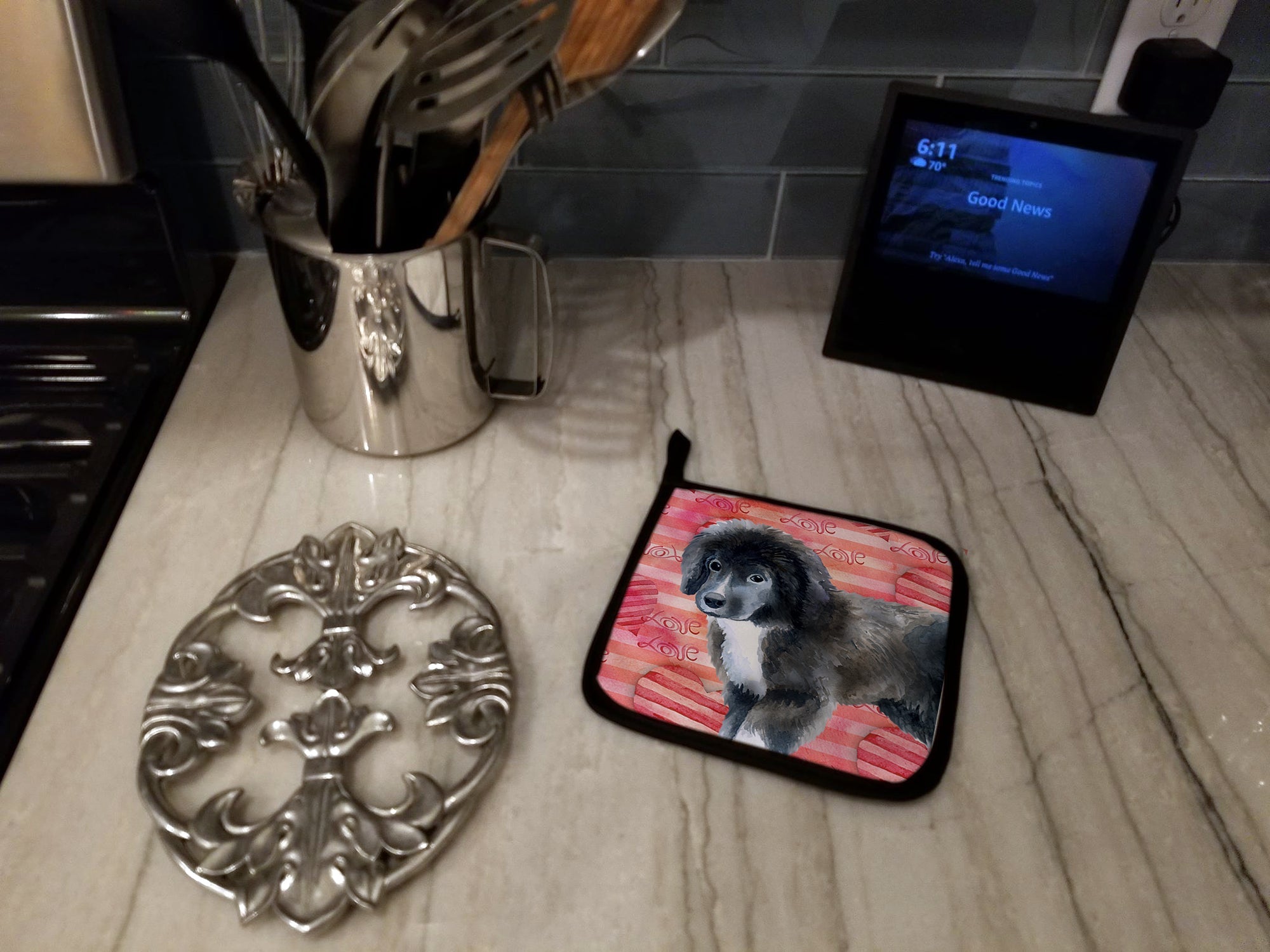 Newfoundland Puppy Love Pot Holder Set of 2 Heat Resistant Quilted Hot Pads 7.5 x 7.5 Inch, Insulated Kitchen Trivets for Cooking & Baking
