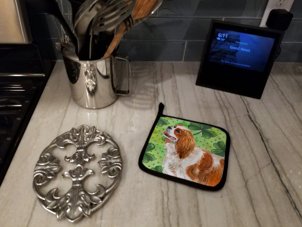 Cavalier Spaniel St Patrick's Pot Holder Set of 2 Heat Resistant Quilted Hot Pads 7.5 x 7.5 Inch, Insulated Kitchen Trivets for Cooking & Baking