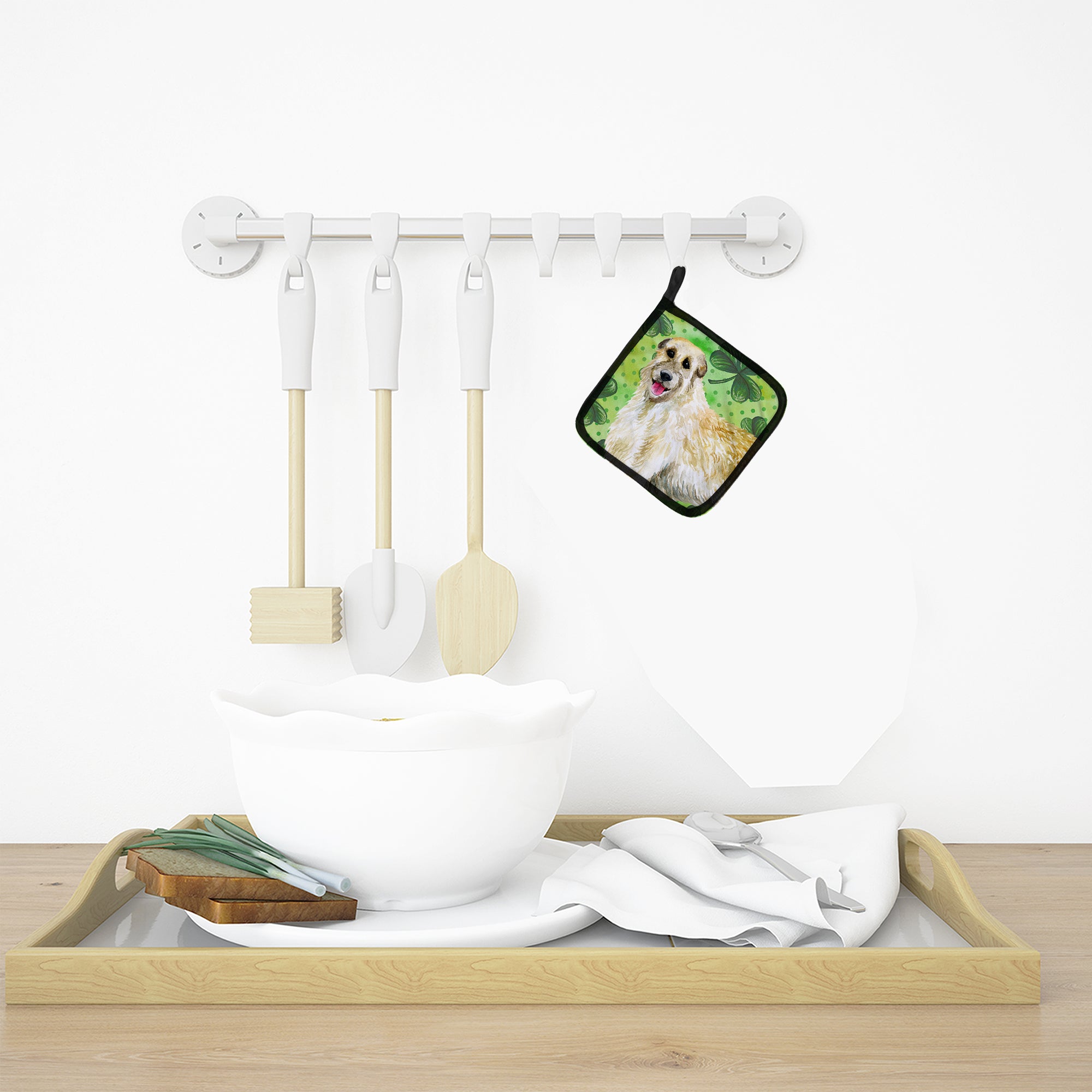 Irish Wolfhound St Patrick's Pot Holder Set of 2 Heat Resistant Quilted Hot Pads 7.5 x 7.5 Inch, Insulated Kitchen Trivets for Cooking & Baking