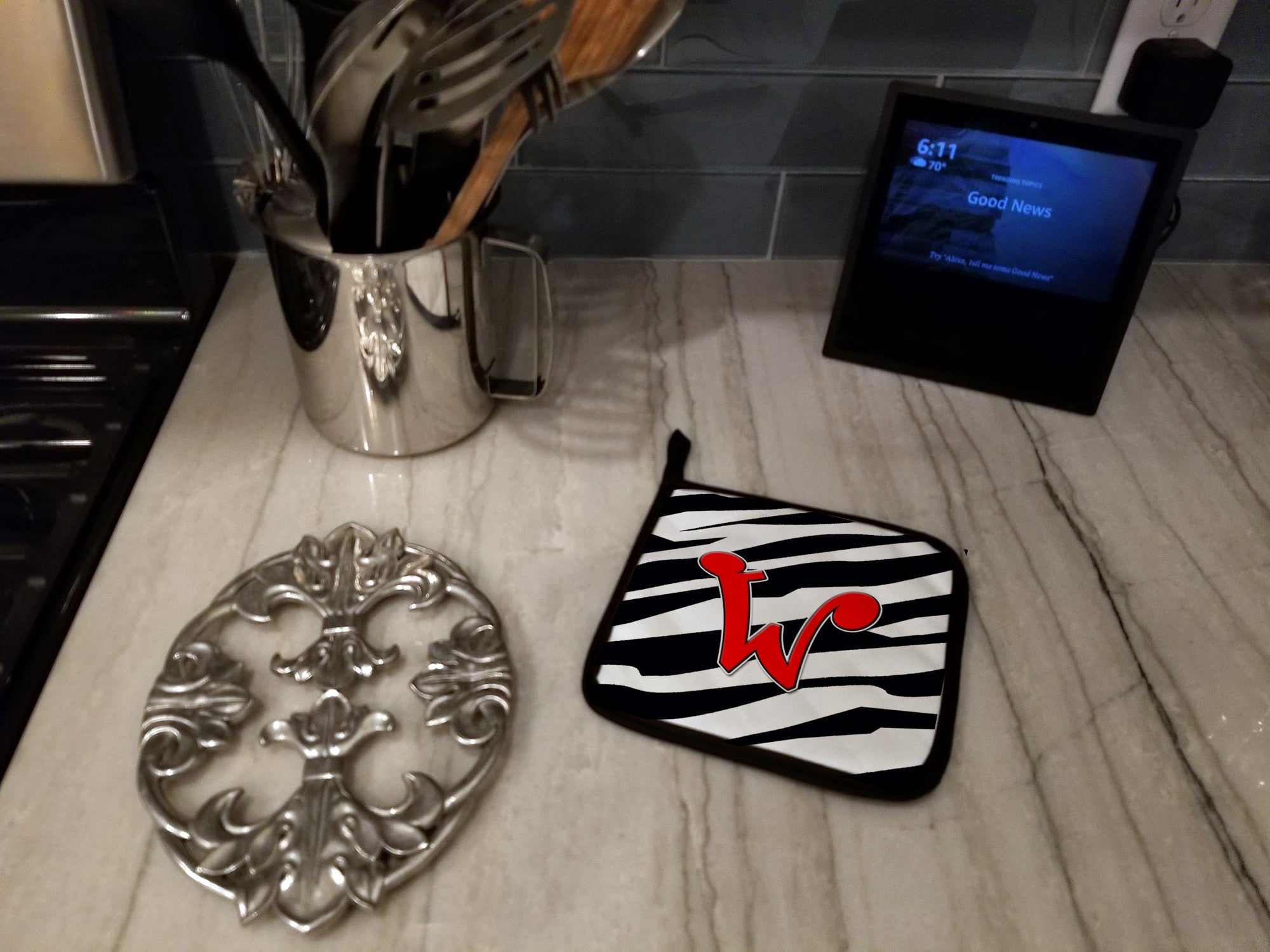 Letter W Initial Monogram - Zebra Red Pot Holder Set of 2 Heat Resistant Quilted Hot Pads 7.5 x 7.5 Inch, Insulated Kitchen Trivets for Cooking & Baking