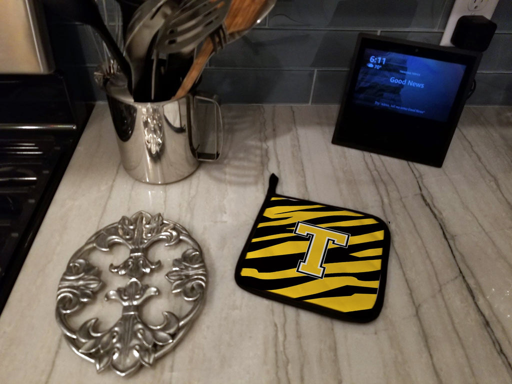 Letter T Initial Tiger Stripe - Black Gold  Pot Holder Set of 2 Heat Resistant Quilted Hot Pads 7.5 x 7.5 Inch, Insulated Kitchen Trivets for Cooking & Baking