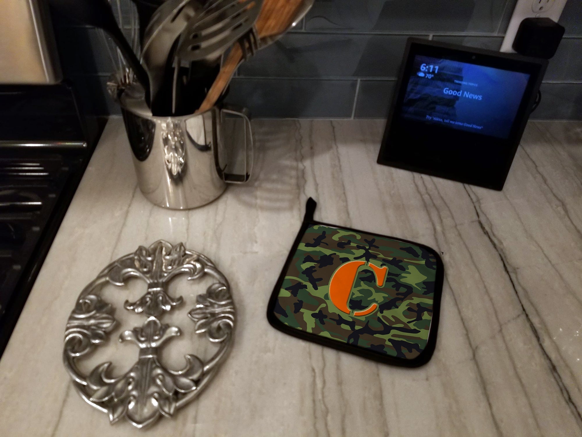 Letter C Monogram - Camo Green Pot Holder Set of 2 Heat Resistant Quilted Hot Pads 7.5 x 7.5 Inch, Insulated Kitchen Trivets for Cooking & Baking