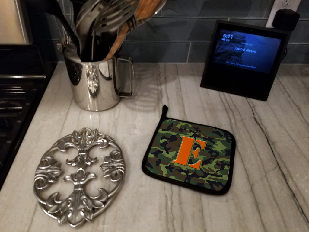 Letter E Monogram - Camo Green Pot Holder Set of 2 Heat Resistant Quilted Hot Pads 7.5 x 7.5 Inch, Insulated Kitchen Trivets for Cooking & Baking