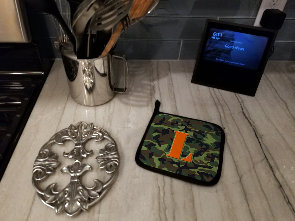 Letter L Monogram - Camo Green Pot Holder Set of 2 Heat Resistant Quilted Hot Pads 7.5 x 7.5 Inch, Insulated Kitchen Trivets for Cooking & Baking