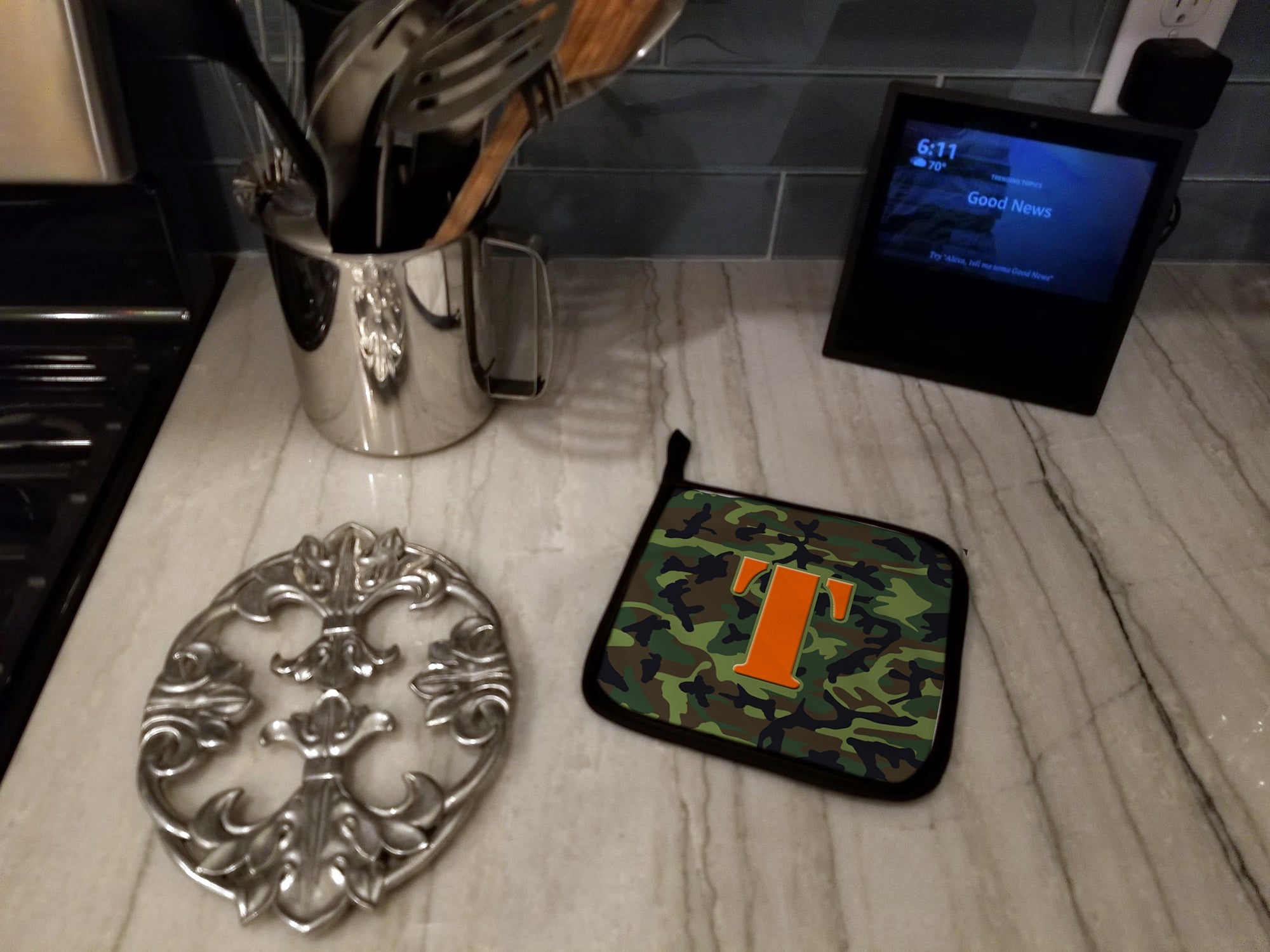 Letter T Monogram - Camo Green Pot Holder Set of 2 Heat Resistant Quilted Hot Pads 7.5 x 7.5 Inch, Insulated Kitchen Trivets for Cooking & Baking