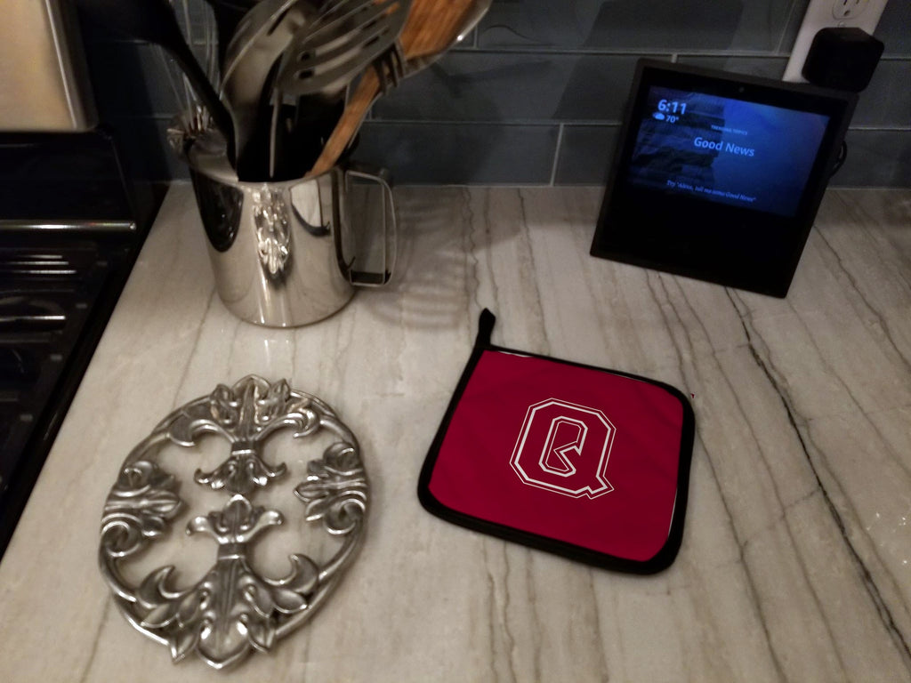 Letter Q Initial Monogram - Maroon and White Pot Holder Set of 2 Heat Resistant Quilted Hot Pads 7.5 x 7.5 Inch, Insulated Kitchen Trivets for Cooking & Baking