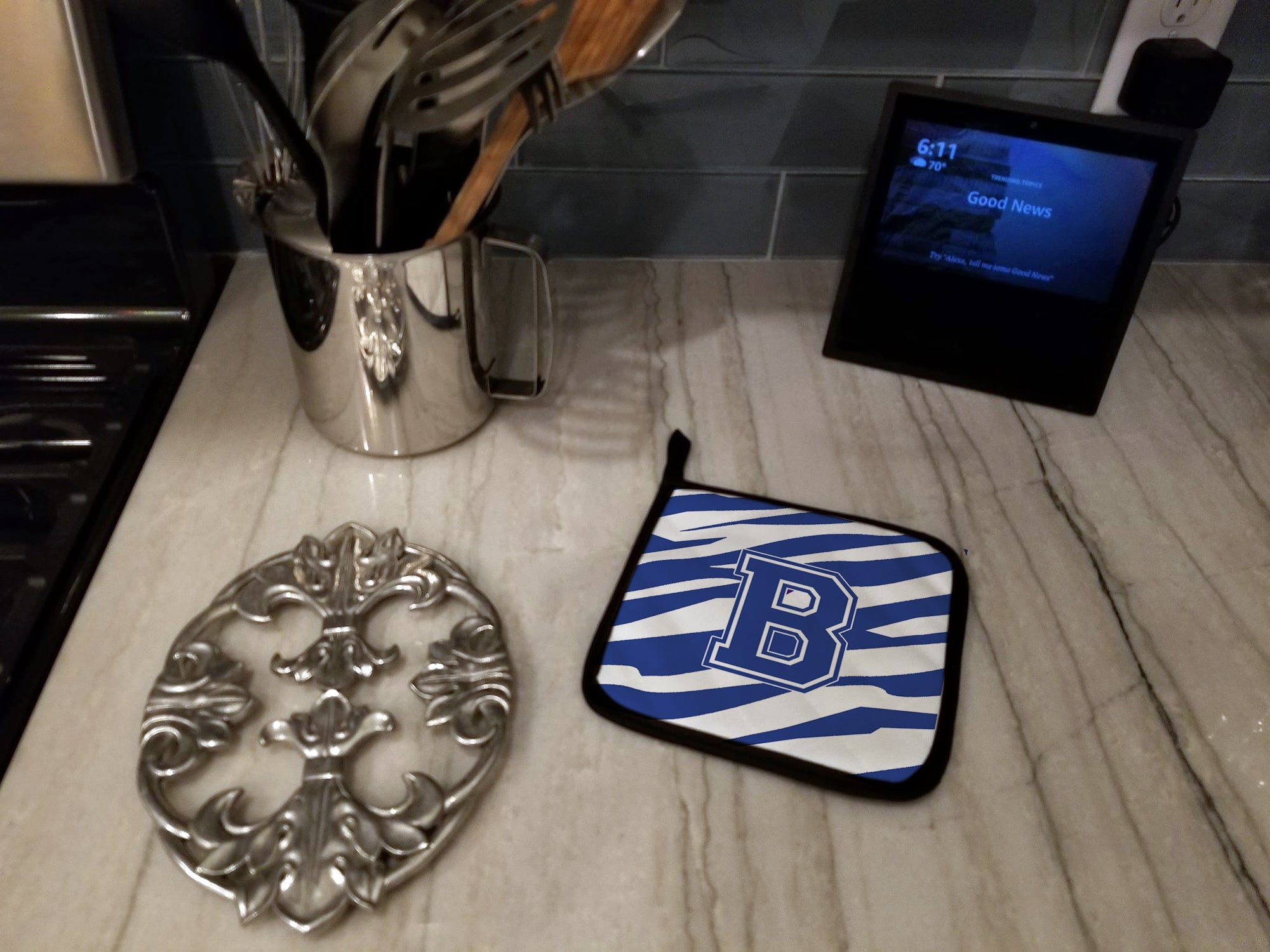 Letter B Initial Tiger Stripe Blue and White Pot Holder Set of 2 Heat Resistant Quilted Hot Pads 7.5 x 7.5 Inch, Insulated Kitchen Trivets for Cooking & Baking