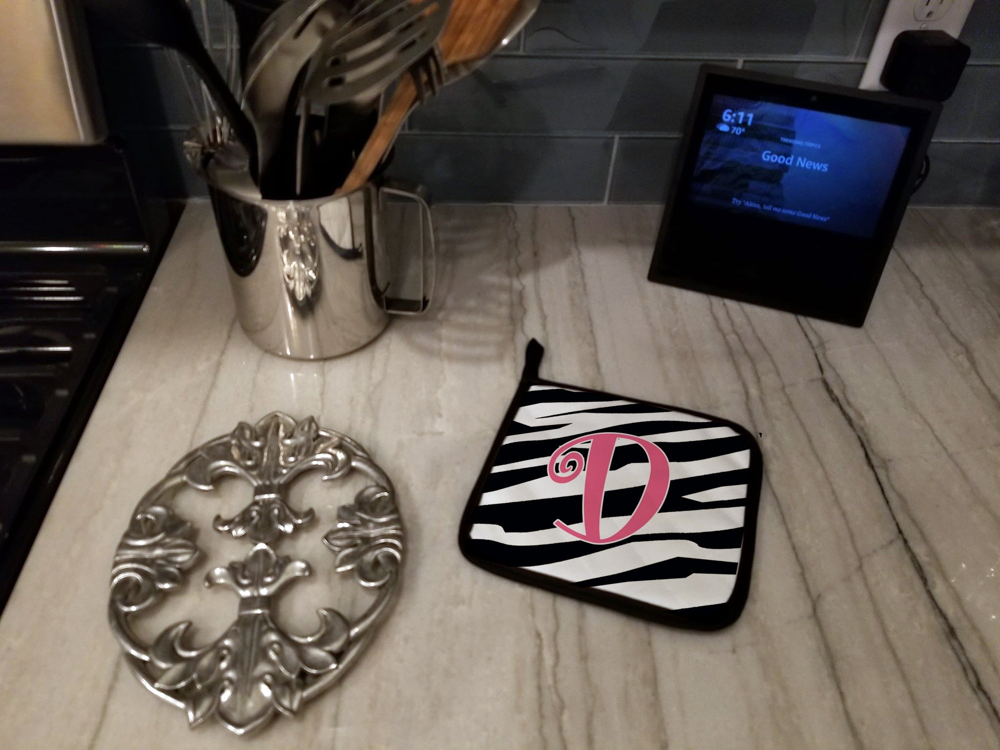 Letter D Initial Zebra Stripe and Pink Pot Holder Set of 2 Heat Resistant Quilted Hot Pads 7.5 x 7.5 Inch, Insulated Kitchen Trivets for Cooking & Baking