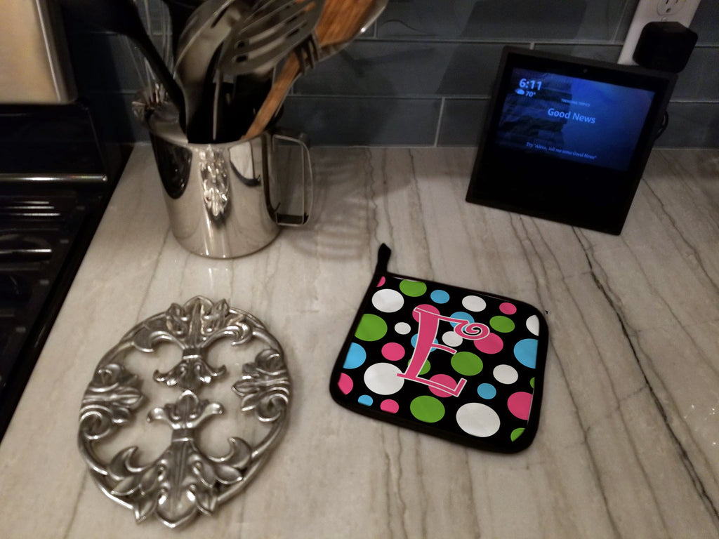 Letter E Initial Monogram - Polkadots and Pink Pot Holder Set of 2 Heat Resistant Quilted Hot Pads 7.5 x 7.5 Inch, Insulated Kitchen Trivets for Cooking & Baking