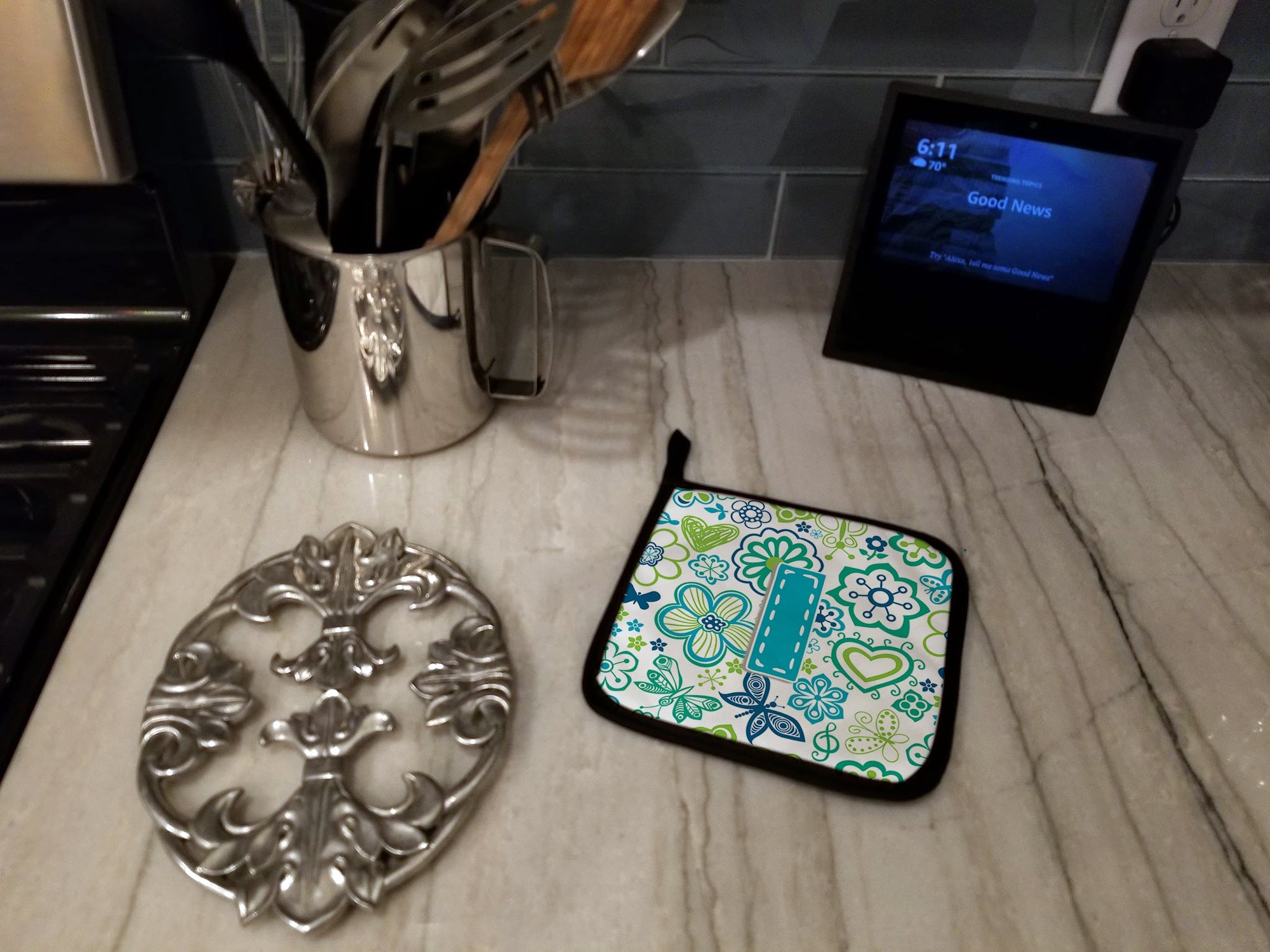 Letter I Flowers and Butterflies Teal Blue Pot Holder Set of 2 Heat Resistant Quilted Hot Pads 7.5 x 7.5 Inch, Insulated Kitchen Trivets for Cooking & Baking