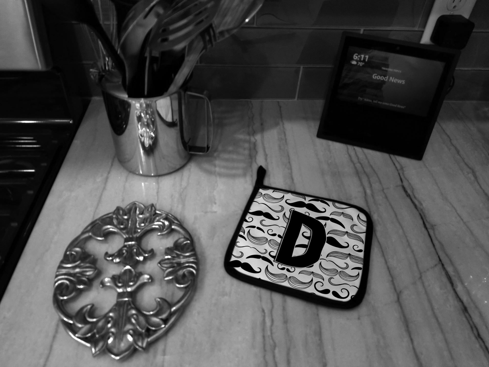 Letter D Moustache Initial Pot Holder Set of 2 Heat Resistant Quilted Hot Pads 7.5 x 7.5 Inch, Insulated Kitchen Trivets for Cooking & Baking