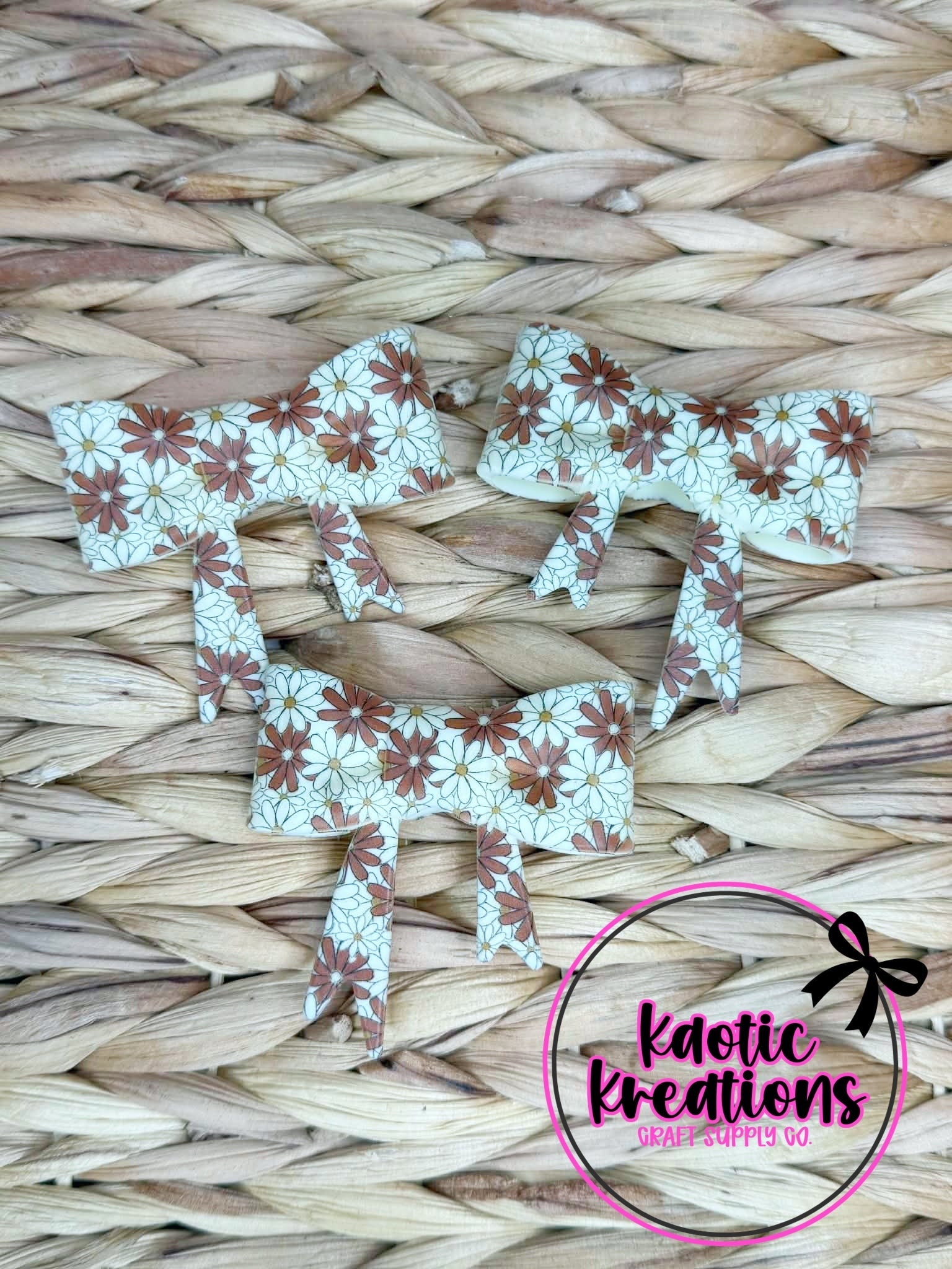*SHOP EXCLUSIVE* D37 BEADABLE JUMBO SILICONE BOW DAISIES (1ct)