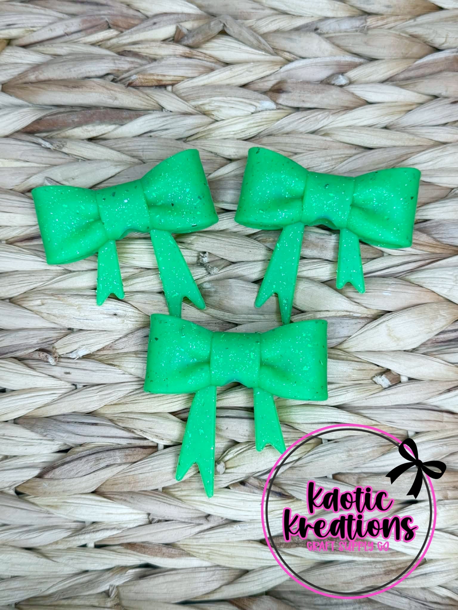 D92 BEADABLE JUMBO SILICONE BOW GREEN SOLID CONFETTI GLITTER (1ct)